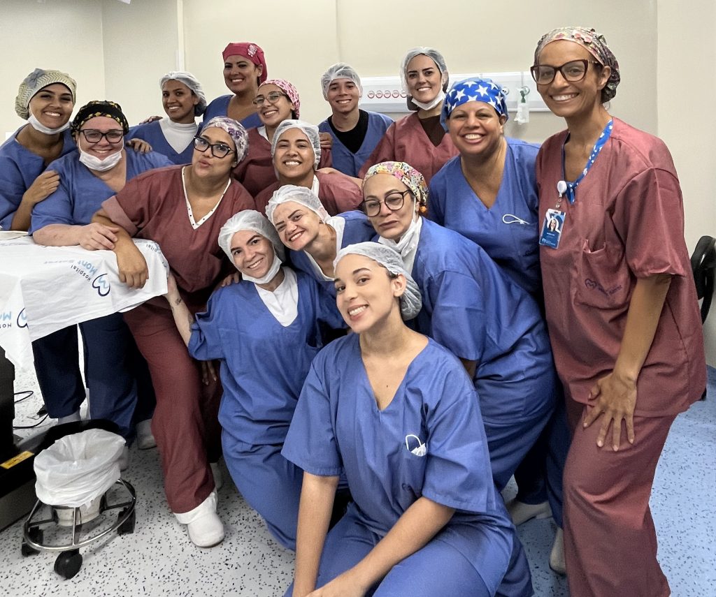 Equipe médica reunida após a 2ª Cirurgia do hospital (Derivação Ventricular Peritoneal)