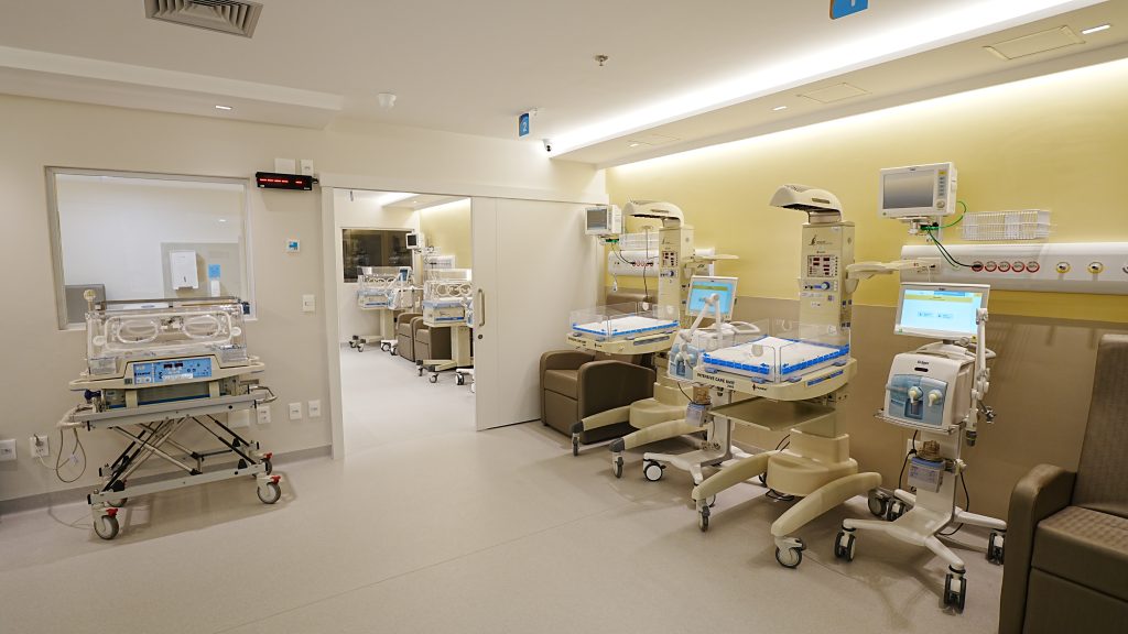 Estrutura completa e avançada da UTI Neonatal.